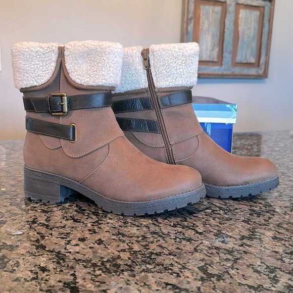 White mountain Breana boot NIB 8.5 - Picture 1 of 9